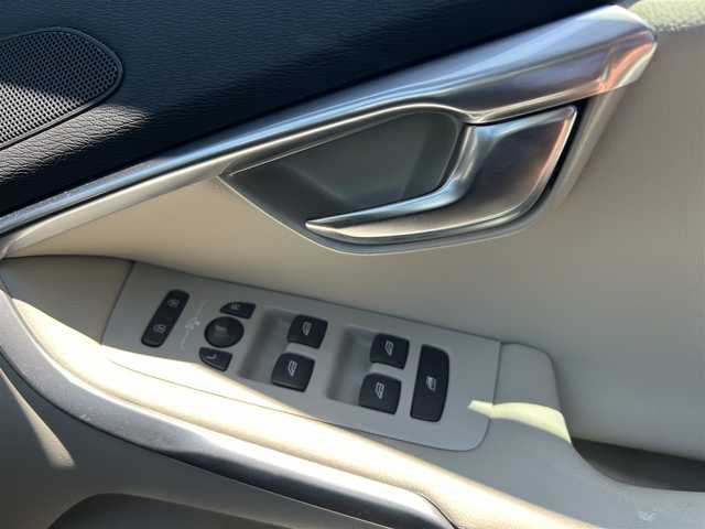 ボルボ Ｖ４０ T3 クラシックエディション 滋賀県 2020(令2)年 1万km アマゾンブルー パノラマガラスルーフ/ベージュレザーシート/パワーシート/シートヒーター/harman/kardonサウンドシステム/純正ナビゲーションシステム/バックカメラ/フルセグTV/前後ドライブレコーダー/純正17インチAW/ACC/BLIS/LKA/LEDヘッドライト/オートライト/ステアリングスイッチ/パドルシフト