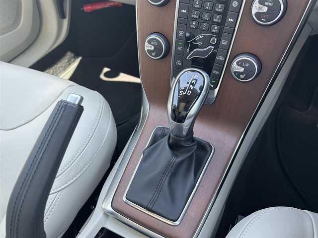 ボルボ Ｖ４０ T3 クラシックエディション 滋賀県 2020(令2)年 1万km アマゾンブルー パノラマガラスルーフ/ベージュレザーシート/パワーシート/シートヒーター/harman/kardonサウンドシステム/純正ナビゲーションシステム/バックカメラ/フルセグTV/前後ドライブレコーダー/純正17インチAW/ACC/BLIS/LKA/LEDヘッドライト/オートライト/ステアリングスイッチ/パドルシフト