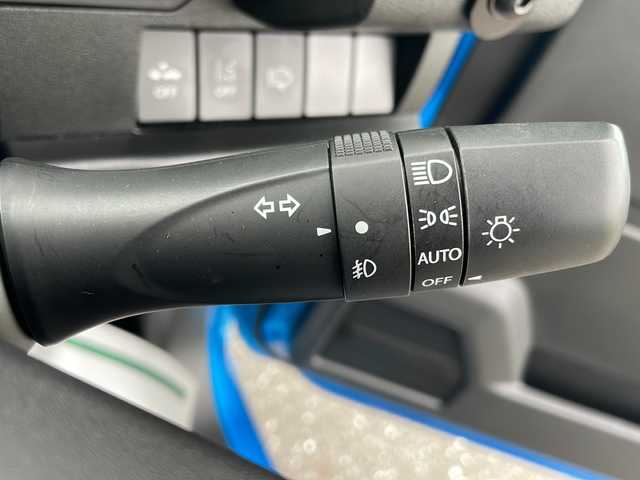 スズキ ジムニー XC 岩手県 2019(平31)年 2万km ブリスクブルーメタリック/ブラック2トーンルーフ ワンオーナー/社外SDナビ/AM/FM/CD/DVD/Bluetooth/フルセグTV/純正オーディオ/バックカメラ/ETC2.0/ドライブレコーダー/クルーズコントロール/衝突被害軽減ブレーキ/レーンキープアシスト/横滑り防止装置/シートヒーター/オートライト/オートハイビーム/LEDヘッドライト/フォグランプ/スマートキー/プッシュスタート/電動格納ミラー/純正16インチAW/フロアマット/純正ドアバイザー/保証書/取扱説明書
