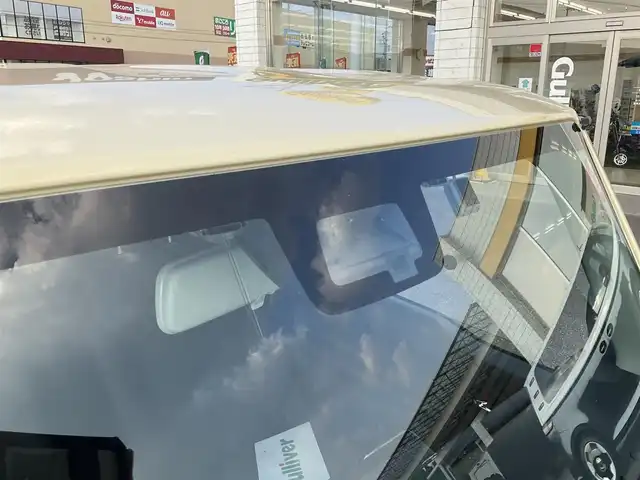スズキ ジムニー シエラ JC 滋賀県 2025(令7)年 0.4万km シフォンアイボリーM 検査時走行3825キロ/パートタイム4WD/KENWOOD 8インチナビ/・Bluetooth・バックモニター・フルセグTV/スズキセーフティーサポート/パーキングコーナーセンサー/アイドリングストップ/純正LEDヘッドライト/ヘッドライトウォッシャー/革巻きステアリング/ステアリングリモコン/シートヒーター（N席D席）/ウィンカー付き電動格納ミラー/純正15インチAW/社外ETC/社外マット（ゴム樹脂）/取説・保証書・スペアキー/