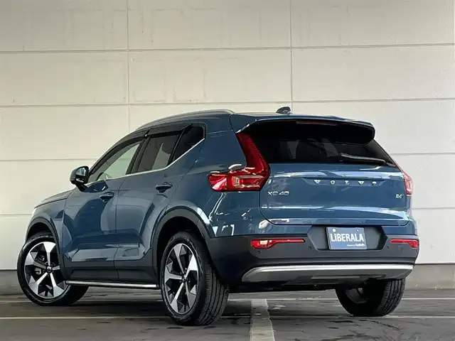 ボルボ ボルボ ＸＣ４０ アルティメットB4 AWD ダークED 山形県 2022(令4)年 2.4万km 青 harman/kardon/パノラマサンルーフ/ルーフレール/360°カメラ/黒レザーシート/AppleCarPlay/AndroidAuto/PilotAssist/レーンキープアシスト/コーナーセンサー/ワイアレスチャージャー/電動リアゲート/前後ドライブレコーダー