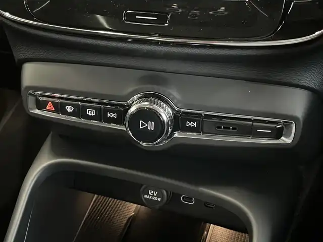 ボルボ ボルボ ＸＣ４０ アルティメットB4 AWD ダークED 山形県 2022(令4)年 2.4万km 青 harman/kardon/パノラマサンルーフ/ルーフレール/360°カメラ/黒レザーシート/AppleCarPlay/AndroidAuto/PilotAssist/レーンキープアシスト/コーナーセンサー/ワイアレスチャージャー/電動リアゲート/前後ドライブレコーダー