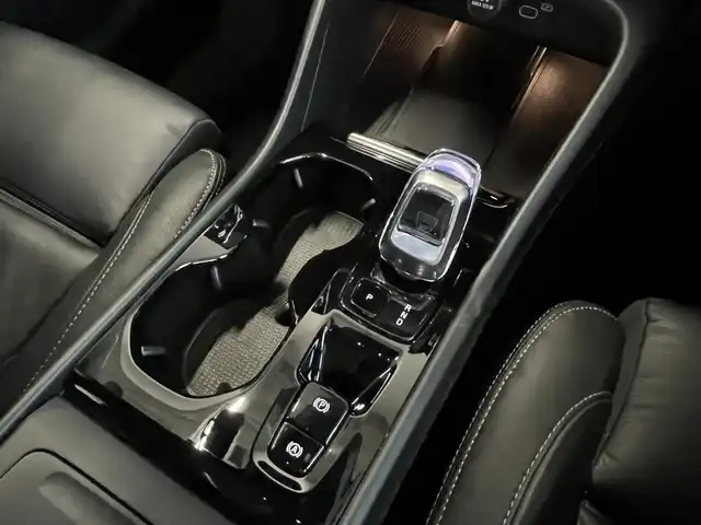 ボルボ ボルボ ＸＣ４０ アルティメットB4 AWD ダークED 山形県 2022(令4)年 2.4万km 青 harman/kardon/パノラマサンルーフ/ルーフレール/360°カメラ/黒レザーシート/AppleCarPlay/AndroidAuto/PilotAssist/レーンキープアシスト/コーナーセンサー/ワイアレスチャージャー/電動リアゲート/前後ドライブレコーダー