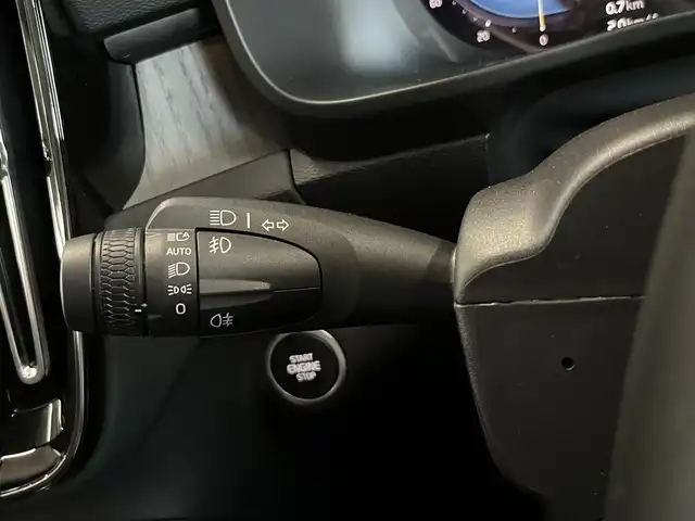 ボルボ ボルボ ＸＣ４０ アルティメットB4 AWD ダークED 山形県 2022(令4)年 2.4万km 青 harman/kardon/パノラマサンルーフ/ルーフレール/360°カメラ/黒レザーシート/AppleCarPlay/AndroidAuto/PilotAssist/レーンキープアシスト/コーナーセンサー/ワイアレスチャージャー/電動リアゲート/前後ドライブレコーダー
