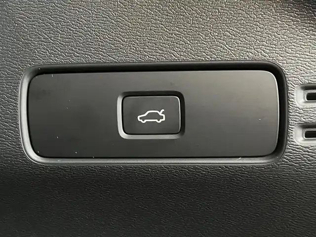 ボルボ ボルボ ＸＣ４０ アルティメットB4 AWD ダークED 山形県 2022(令4)年 2.4万km 青 harman/kardon/パノラマサンルーフ/ルーフレール/360°カメラ/黒レザーシート/AppleCarPlay/AndroidAuto/PilotAssist/レーンキープアシスト/コーナーセンサー/ワイアレスチャージャー/電動リアゲート/前後ドライブレコーダー