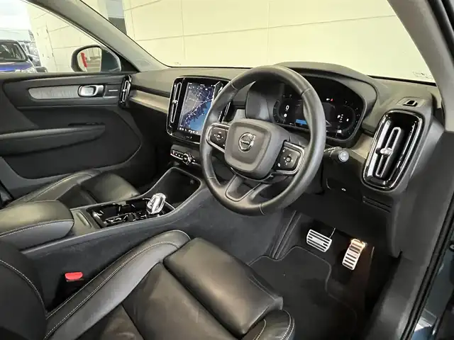 ボルボ ボルボ ＸＣ４０ アルティメットB4 AWD ダークED 山形県 2022(令4)年 2.4万km 青 harman/kardon/パノラマサンルーフ/ルーフレール/360°カメラ/黒レザーシート/AppleCarPlay/AndroidAuto/PilotAssist/レーンキープアシスト/コーナーセンサー/ワイアレスチャージャー/電動リアゲート/前後ドライブレコーダー