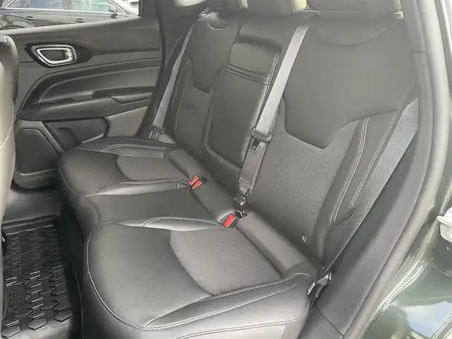 クライスラー・ジープ ジープ コンパス ナイトイーグル 静岡県 2023(令5)年 2.8万km Ｄグリーン 200台限定モデル/ブラックコントラストルーフ /18インチグロスブラックアルミホイール/Uconnect5 OPナビフルセグTV Bluetooth CarPlay対応/バックカメラ/ハーフレザーシート /衝突軽減ブレーキACC/レーンアシスト ブラインドスポットモニター/LEDヘッドライト/オートライト /前後ドライブレコーダー/DSRCETC