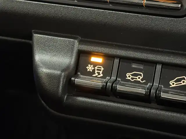 スズキ ハスラー Jスタイル ターボ 三重県 2021(令3)年 5.7万km ブルーイッシュブラックパール マイルドハイブリッド・ターボ/フルタイム4WD（前輪駆動ベース）/MTモード付インパネCVT/純正9インチナビ/（CD/DVD/FM/AM/Bluetooth/USB/iPod/SmartDeviceLink/Apple CarPlay/AndroidAuto）/【OP】全方位モニター/ドライブレコーダー 前後/ビルトイン ETC/【OP】ルーフレール/スズキセーフティサポート/・デュアルカメラブレーキサポート/・車線逸脱警報機能／ふらつき警報機能／車線逸脱抑制機能/・アダプティブクルーズコントロール（全車速追従機能付）/・リヤパーキングセンサー/・標識認識機能（車両進入禁止、はみ出し通行禁止、最高速度、一時停止）/など/装備/【4WD車限定装備】/●スノーモードスイッチ/●グリップコントロール/●ヒルディセントコントロール/その他装備/・シートヒーター（D/N）/・オートエアコン/・オートライト/・LED ヘッドランプ＋フロントフォグランプ/・ハイビームアシスト/・パドルシフト/・ステアリングスイッチ/・プッシュスタート/・電動格納ドアミラー（ウインカーランプ付）/・純正15inAW/・保/取/ナビ取/・スマートキーx2/など