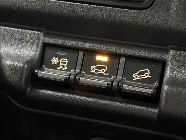 スズキ ハスラー Jスタイル ターボ 三重県 2021(令3)年 5.7万km ブルーイッシュブラックパール マイルドハイブリッド・ターボ/フルタイム4WD（前輪駆動ベース）/MTモード付インパネCVT/純正9インチナビ/（CD/DVD/FM/AM/Bluetooth/USB/iPod/SmartDeviceLink/Apple CarPlay/AndroidAuto）/【OP】全方位モニター/ドライブレコーダー 前後/ビルトイン ETC/【OP】ルーフレール/スズキセーフティサポート/・デュアルカメラブレーキサポート/・車線逸脱警報機能／ふらつき警報機能／車線逸脱抑制機能/・アダプティブクルーズコントロール（全車速追従機能付）/・リヤパーキングセンサー/・標識認識機能（車両進入禁止、はみ出し通行禁止、最高速度、一時停止）/など/装備/【4WD車限定装備】/●スノーモードスイッチ/●グリップコントロール/●ヒルディセントコントロール/その他装備/・シートヒーター（D/N）/・オートエアコン/・オートライト/・LED ヘッドランプ＋フロントフォグランプ/・ハイビームアシスト/・パドルシフト/・ステアリングスイッチ/・プッシュスタート/・電動格納ドアミラー（ウインカーランプ付）/・純正15inAW/・保/取/ナビ取/・スマートキーx2/など