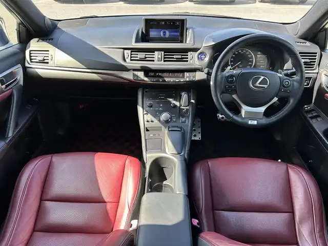 レクサス ＣＴ 200h Fスポーツ 愛媛県 2014(平26)年 13.1万km ブラック/ホワイトノーヴァガラスフレーク 純正ナビ/・Bluetooth/・CD/DVD/フルセグTV/バックカメラ/ETC/クルーズコントロール/オートライト/オートマチックハイビーム/赤革シート/前席シートヒーター/前席パワーシート/運転席メモリーシート/パドルシフト/ステアリングリモコン/ステアリングヒーター/純正17インチAW/社外フロアマット/スマートキー/スペアキー/取扱説明書/保証書
