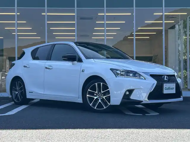 レクサス ＣＴ 200h Fスポーツ 愛媛県 2014(平26)年 13.1万km ブラック/ホワイトノーヴァガラスフレーク 純正ナビ/・Bluetooth/・CD/DVD/フルセグTV/バックカメラ/ETC/クルーズコントロール/オートライト/オートマチックハイビーム/赤革シート/前席シートヒーター/前席パワーシート/運転席メモリーシート/パドルシフト/ステアリングリモコン/ステアリングヒーター/純正17インチAW/社外フロアマット/スマートキー/スペアキー/取扱説明書/保証書