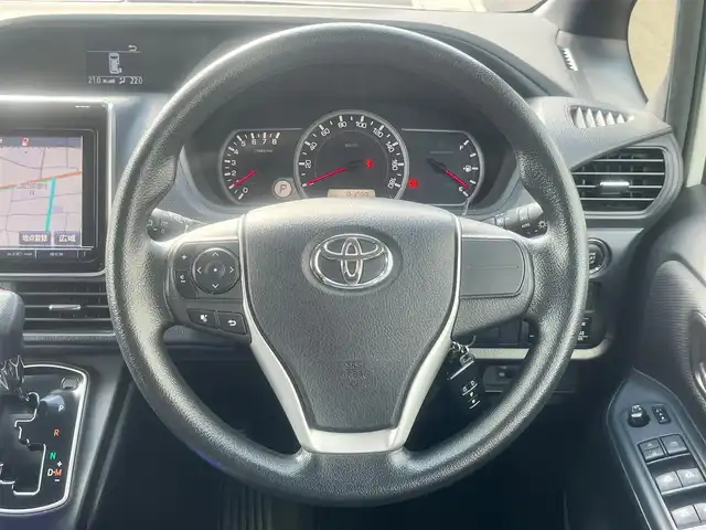 トヨタ ノア X ディライトプラス 島根県 2016(平28)年 8.1万km ホワイトパールクリスタルシャイン 純正９インチSDナビ　/(フルセグTV/ＤＶＤ再生/Ｂｌｕｅｔｏｏｔｈ接続)　/ビルトインＥＴＣ　/バックカメラ　/両側パワースライドドア　/フリップダウンモニター　/レーンアシスト　/衝突軽減ブレーキ/横滑り防止装置/アイドリングストップ　/スマートキー/プッシュスタート　/純正ＬＥＤライト/純正フロアマット/社外アルミホイール