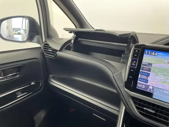 トヨタ ヴォクシー ZS 煌Ⅲ 宮城県 2020(令2)年 5.8万km ホワイトパールクリスタルシャイン 両側パワースライドドア/アルパイン11型ナビ/(TV/CD/DVD/SD/iPod/BT/HDMI/WiFi)/フリップダウンモニター/両側パワースライドドア/バックカメラ/ETC/クルーズコントロール/プッシュスタート/スマートキー/スペアキー/オートライト/オートマチックハイビーム/LEDヘッドライト/フォグランプ/ヘッドライトレベライザー/ドアバイザー/純正16インチアルミホイール/フロアマット