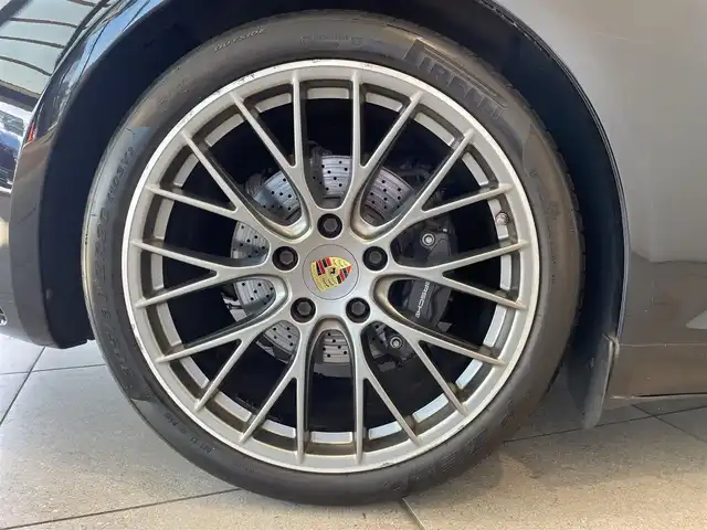 ポルシェ ９１１ カレラ 愛知県 2017(平29)年 4.8万km ジェットブラック スポクロＰＫＧ　/ＰＤＬＳプラス　/スパイダーデザインＡＷ　/レザーインテリア（赤／黒）/１８ＷＡＹシート　/シートベンチレーション/シートヒーター/ＰＡＳ　/ＡＣＣ　/パークアシスト　/ＥＴＣ/プッシュスタート/アイドリングストップ/ウィンカーミラー