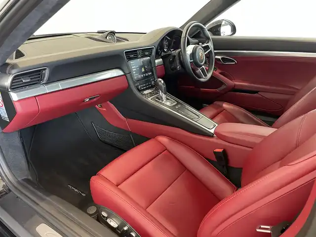 ポルシェ ９１１ カレラ 愛知県 2017(平29)年 4.8万km ジェットブラック スポクロＰＫＧ　/ＰＤＬＳプラス　/スパイダーデザインＡＷ　/レザーインテリア（赤／黒）/１８ＷＡＹシート　/シートベンチレーション/シートヒーター/ＰＡＳ　/ＡＣＣ　/パークアシスト　/ＥＴＣ/プッシュスタート/アイドリングストップ/ウィンカーミラー