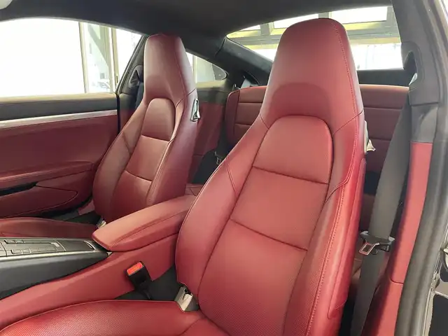 ポルシェ ９１１ カレラ 愛知県 2017(平29)年 4.8万km ジェットブラック スポクロＰＫＧ　/ＰＤＬＳプラス　/スパイダーデザインＡＷ　/レザーインテリア（赤／黒）/１８ＷＡＹシート　/シートベンチレーション/シートヒーター/ＰＡＳ　/ＡＣＣ　/パークアシスト　/ＥＴＣ/プッシュスタート/アイドリングストップ/ウィンカーミラー