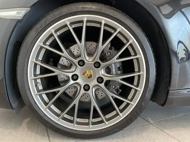 ポルシェ ９１１ カレラ 愛知県 2017(平29)年 4.8万km ジェットブラック スポクロＰＫＧ　/ＰＤＬＳプラス　/スパイダーデザインＡＷ　/レザーインテリア（赤／黒）/１８ＷＡＹシート　/シートベンチレーション/シートヒーター/ＰＡＳ　/ＡＣＣ　/パークアシスト　/ＥＴＣ/プッシュスタート/アイドリングストップ/ウィンカーミラー