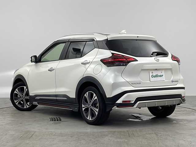 日産 キックス X 愛知県 2021(令3)年 2.7万km ブリリアントホワイトパール /禁煙車//BUSOUエアロ//純正ナビ(MM320D-L)//フルセグTV//ETC//バックカメラ//アラウンドビューモニター//プロパイロット//エマージェンシーブレーキ//レーンディパーチャーウォーニング//踏み間違い防止//ふらつき警報//フロント&バックソナー//LEDヘッドライト//オートライト//LEDフォグランプ//合皮コンビシート//前席シートヒーター//純正17インチアルミホイール//純正ドアバイザー//純正フロアマット//革巻きステアリング//ステアリングスイッチ//ステアリングヒーター//プッシュスタート//電動格納ミラーウィンカー//アイドリングストップ//電子パーキングブレーキ//ブレーキホールド//新車保証書・取扱説明書//スペアキー