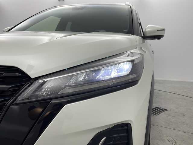 日産 キックス X 愛知県 2021(令3)年 2.7万km ブリリアントホワイトパール /禁煙車//BUSOUエアロ//純正ナビ(MM320D-L)//フルセグTV//ETC//バックカメラ//アラウンドビューモニター//プロパイロット//エマージェンシーブレーキ//レーンディパーチャーウォーニング//踏み間違い防止//ふらつき警報//フロント&バックソナー//LEDヘッドライト//オートライト//LEDフォグランプ//合皮コンビシート//前席シートヒーター//純正17インチアルミホイール//純正ドアバイザー//純正フロアマット//革巻きステアリング//ステアリングスイッチ//ステアリングヒーター//プッシュスタート//電動格納ミラーウィンカー//アイドリングストップ//電子パーキングブレーキ//ブレーキホールド//新車保証書・取扱説明書//スペアキー