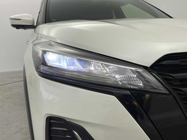 日産 キックス X 愛知県 2021(令3)年 2.7万km ブリリアントホワイトパール /禁煙車//BUSOUエアロ//純正ナビ(MM320D-L)//フルセグTV//ETC//バックカメラ//アラウンドビューモニター//プロパイロット//エマージェンシーブレーキ//レーンディパーチャーウォーニング//踏み間違い防止//ふらつき警報//フロント&バックソナー//LEDヘッドライト//オートライト//LEDフォグランプ//合皮コンビシート//前席シートヒーター//純正17インチアルミホイール//純正ドアバイザー//純正フロアマット//革巻きステアリング//ステアリングスイッチ//ステアリングヒーター//プッシュスタート//電動格納ミラーウィンカー//アイドリングストップ//電子パーキングブレーキ//ブレーキホールド//新車保証書・取扱説明書//スペアキー
