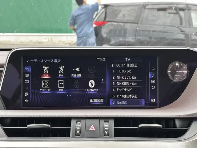 レクサス ＥＳ 300h バージョンL 宮城県 2020(令2)年 2.6万km グラファイトブラックガラスフレーク ムーンルーフ/セーフティシステムプラス/・プリクラッシュセーフティ/・レーントレーシングアシスト/・アダプティブハイビームシステム/・レーダークルーズコントロール/・ロードサインアシスト/ブラインドスポットモニター/パーキングサポートブレーキ（静止物/後方接近車両/後方歩行者）/カラーヘッドアップディスプレイ/純正ナビ/・CD/DVD/・Bluetooth/・フルセグTV/パノラミックビューモニター/ビルトインETC2.0/ドライブレコーダー/AC100V/1500W/ハンズフリーパワートランクリッド/本革シート/シートヒーター/ベンチレーション/パワーシート（運転席メモリー機能付）/電動リクライニングシート/革巻きステアリング/ステアリングヒーター/電動パーキングブレーキ/ブレーキホールド/3眼フルLEDヘッドランプ/シーケンシャルターンランプ/オートライト/スマートキー＆プッシュスタート/電動サンシェード（リア）/電動格納ミラー/純正18インチAW/純正フロアマット/W/サイド/カーテンエアバッグ