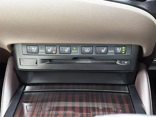 レクサス ＥＳ 300h バージョンL 宮城県 2020(令2)年 2.6万km グラファイトブラックガラスフレーク ムーンルーフ/セーフティシステムプラス/・プリクラッシュセーフティ/・レーントレーシングアシスト/・アダプティブハイビームシステム/・レーダークルーズコントロール/・ロードサインアシスト/ブラインドスポットモニター/パーキングサポートブレーキ（静止物/後方接近車両/後方歩行者）/カラーヘッドアップディスプレイ/純正ナビ/・CD/DVD/・Bluetooth/・フルセグTV/パノラミックビューモニター/ビルトインETC2.0/ドライブレコーダー/AC100V/1500W/ハンズフリーパワートランクリッド/本革シート/シートヒーター/ベンチレーション/パワーシート（運転席メモリー機能付）/電動リクライニングシート/革巻きステアリング/ステアリングヒーター/電動パーキングブレーキ/ブレーキホールド/3眼フルLEDヘッドランプ/シーケンシャルターンランプ/オートライト/スマートキー＆プッシュスタート/電動サンシェード（リア）/電動格納ミラー/純正18インチAW/純正フロアマット/W/サイド/カーテンエアバッグ
