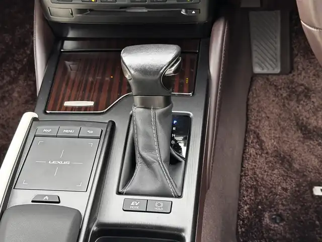 レクサス ＥＳ 300h バージョンL 宮城県 2020(令2)年 2.6万km グラファイトブラックガラスフレーク ムーンルーフ/セーフティシステムプラス/・プリクラッシュセーフティ/・レーントレーシングアシスト/・アダプティブハイビームシステム/・レーダークルーズコントロール/・ロードサインアシスト/ブラインドスポットモニター/パーキングサポートブレーキ（静止物/後方接近車両/後方歩行者）/カラーヘッドアップディスプレイ/純正ナビ/・CD/DVD/・Bluetooth/・フルセグTV/パノラミックビューモニター/ビルトインETC2.0/ドライブレコーダー/AC100V/1500W/ハンズフリーパワートランクリッド/本革シート/シートヒーター/ベンチレーション/パワーシート（運転席メモリー機能付）/電動リクライニングシート/革巻きステアリング/ステアリングヒーター/電動パーキングブレーキ/ブレーキホールド/3眼フルLEDヘッドランプ/シーケンシャルターンランプ/オートライト/スマートキー＆プッシュスタート/電動サンシェード（リア）/電動格納ミラー/純正18インチAW/純正フロアマット/W/サイド/カーテンエアバッグ