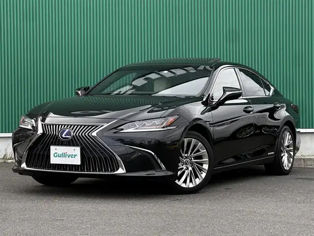 レクサス ＥＳ 300h バージョンL 宮城県 2020(令2)年 2.6万km グラファイトブラックガラスフレーク ムーンルーフ/セーフティシステムプラス/・プリクラッシュセーフティ/・レーントレーシングアシスト/・アダプティブハイビームシステム/・レーダークルーズコントロール/・ロードサインアシスト/ブラインドスポットモニター/パーキングサポートブレーキ（静止物/後方接近車両/後方歩行者）/カラーヘッドアップディスプレイ/純正ナビ/・CD/DVD/・Bluetooth/・フルセグTV/パノラミックビューモニター/ビルトインETC2.0/ドライブレコーダー/AC100V/1500W/ハンズフリーパワートランクリッド/本革シート/シートヒーター/ベンチレーション/パワーシート（運転席メモリー機能付）/電動リクライニングシート/革巻きステアリング/ステアリングヒーター/電動パーキングブレーキ/ブレーキホールド/3眼フルLEDヘッドランプ/シーケンシャルターンランプ/オートライト/スマートキー＆プッシュスタート/電動サンシェード（リア）/電動格納ミラー/純正18インチAW/純正フロアマット/W/サイド/カーテンエアバッグ