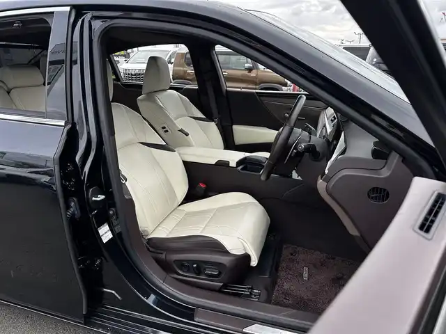 レクサス ＥＳ 300h バージョンL 宮城県 2020(令2)年 2.6万km グラファイトブラックガラスフレーク ムーンルーフ/セーフティシステムプラス/・プリクラッシュセーフティ/・レーントレーシングアシスト/・アダプティブハイビームシステム/・レーダークルーズコントロール/・ロードサインアシスト/ブラインドスポットモニター/パーキングサポートブレーキ（静止物/後方接近車両/後方歩行者）/カラーヘッドアップディスプレイ/純正ナビ/・CD/DVD/・Bluetooth/・フルセグTV/パノラミックビューモニター/ビルトインETC2.0/ドライブレコーダー/AC100V/1500W/ハンズフリーパワートランクリッド/本革シート/シートヒーター/ベンチレーション/パワーシート（運転席メモリー機能付）/電動リクライニングシート/革巻きステアリング/ステアリングヒーター/電動パーキングブレーキ/ブレーキホールド/3眼フルLEDヘッドランプ/シーケンシャルターンランプ/オートライト/スマートキー＆プッシュスタート/電動サンシェード（リア）/電動格納ミラー/純正18インチAW/純正フロアマット/W/サイド/カーテンエアバッグ
