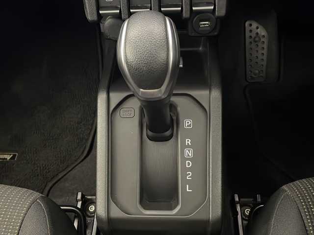 スズキ ジムニー XC 宮崎県 2020(令2)年 2.8万km キネティックイエロー ワンオーナー/SUZUKI Safety Support/〇デュアルセンサーブレーキサポート/〇誤発進抑制機能/〇車線逸脱警報機能/〇ふらつき警報機能/〇標識認識機能/〇オートマチックハイビーム/〇先行車発進お知らせ機能/〇コーナーセンサー/純正8インチSDナビ/フルセグTV/CD/DVD/Bluetooth/バックカメラ/クルーズコントロール/シートヒーター/LEDヘッドライト/純正１６インチAW/純正ドライブレコーダー/ETC/スマートキー×2/保証書/取扱説明書