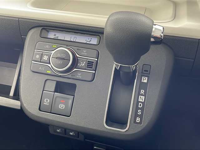 ダイハツ ムーヴ キャンバス ストライプス G ターボ 沖縄県 2022(令4)年 1.6万km シャイニングホワイトパール/ファイアークォーツレッドメタリック 両側パワースライドドア/追従クルーズコントロール/ＬＥＤヘッドライト/プッシュスタート/スマートキー/スペアキー/ステアリングスイッチ/ホットカップホルダー/シートヒーター/アイドリングストップ/コーナーセンサー/保証書