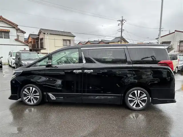 トヨタ アルファード SC 愛知県 2021(令3)年 1.9万km ブラック ワンオーナー/TRDエアロ（F・S・R）/デジタルインナーミラー/純正メーカーナビ/フルセグTV/BT/DVDデッキ/AC100V電源/JBLサウンド/パノラミックビューモニター/ビルトイン2.0ETC/純正18インチAW/トヨタセーフティセンス/レーダークルーズコントロール/ブラインドスポットモニター/前後ドライブレコーダー/両側パワースライドドア/パワーバックドア/レザーシート/前席パワーシート（D席めもりー付き）/前席シートヒーター/エアシート/オットマン/純正フロアマット/スペアタイヤ/取説、保証書/スペアキー