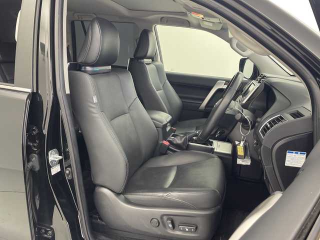 トヨタ ランドクルーザー プラド TX Lパッケージ 愛知県 2021(令3)年 3.3万km ブラック サンルーフ/モデリスタエアロ/社外ナビ（AVIC-RW711）/・フルセグTV/・CD/DVD/・Bluetooth接続/・USB入力/バックカメラ/レーダークルーズコントロール/本革シート/シートヒーター／シートベンチレーション/パワーシート/ビルトインＥＴＣ/ルーフレール/LEDオートライト・オートハイビーム/フォグランプ/センターデフロック/ダウンヒルアシスト/純正アルミホイール/純正フロアマット