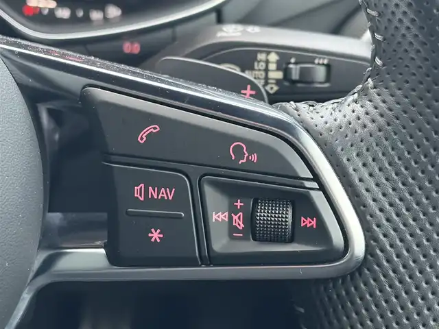 アウディ ＴＴクーペ 2．0 TFSI クワトロ 京都府 2015(平27)年 2.6万km ブリリアントレッド  4WDターボ/ Sラインパッケージ/ アシスタンスパッケージ/ ワンオーナー/ Sラインアルカンターラ/革コンビシート/・　前席パワーシート/ バーチャルコックピット12.3インチフル液晶メーター/・　MMIナビゲーション/・　フルセグ/CD/DVD/BTオーディオ/・　リヤビューカメラ/ 前後パーキングシステム/ クルーズコントロール/ パドルシフト/ 純正18インチアルミホイール/ スマートキー２個/ ETC2.0/ 横滑り防止機能/ LEDヘッドランプ/ 車両取説/ 新車時保証書