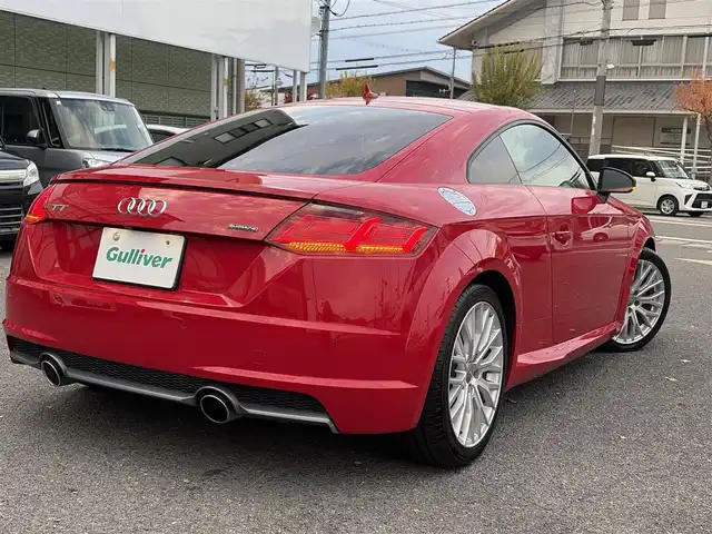アウディ ＴＴクーペ 2．0 TFSI クワトロ 京都府 2015(平27)年 2.6万km ブリリアントレッド  4WDターボ/ Sラインパッケージ/ アシスタンスパッケージ/ ワンオーナー/ Sラインアルカンターラ/革コンビシート/・　前席パワーシート/ バーチャルコックピット12.3インチフル液晶メーター/・　MMIナビゲーション/・　フルセグ/CD/DVD/BTオーディオ/・　リヤビューカメラ/ 前後パーキングシステム/ クルーズコントロール/ パドルシフト/ 純正18インチアルミホイール/ スマートキー２個/ ETC2.0/ 横滑り防止機能/ LEDヘッドランプ/ 車両取説/ 新車時保証書