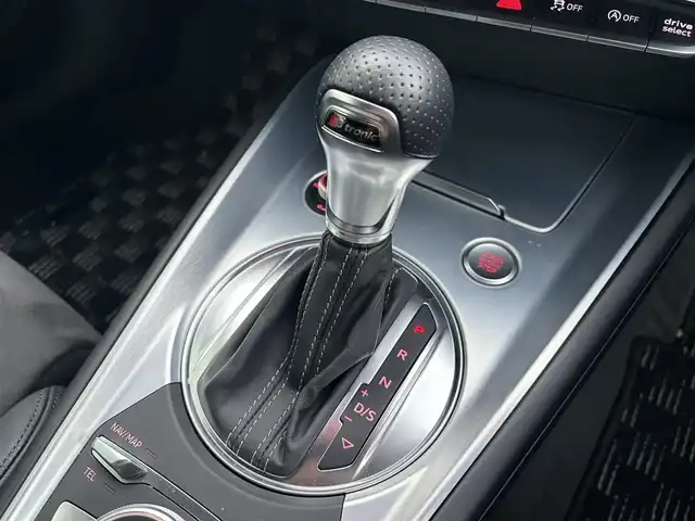 アウディ ＴＴクーペ 2．0 TFSI クワトロ 京都府 2015(平27)年 2.6万km ブリリアントレッド  4WDターボ/ Sラインパッケージ/ アシスタンスパッケージ/ ワンオーナー/ Sラインアルカンターラ/革コンビシート/・　前席パワーシート/ バーチャルコックピット12.3インチフル液晶メーター/・　MMIナビゲーション/・　フルセグ/CD/DVD/BTオーディオ/・　リヤビューカメラ/ 前後パーキングシステム/ クルーズコントロール/ パドルシフト/ 純正18インチアルミホイール/ スマートキー２個/ ETC2.0/ 横滑り防止機能/ LEDヘッドランプ/ 車両取説/ 新車時保証書