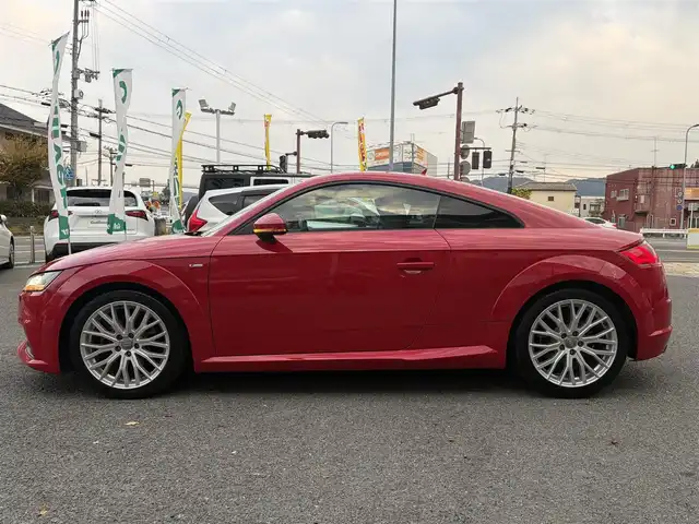 アウディ ＴＴクーペ 2．0 TFSI クワトロ 京都府 2015(平27)年 2.6万km ブリリアントレッド  4WDターボ/ Sラインパッケージ/ アシスタンスパッケージ/ ワンオーナー/ Sラインアルカンターラ/革コンビシート/・　前席パワーシート/ バーチャルコックピット12.3インチフル液晶メーター/・　MMIナビゲーション/・　フルセグ/CD/DVD/BTオーディオ/・　リヤビューカメラ/ 前後パーキングシステム/ クルーズコントロール/ パドルシフト/ 純正18インチアルミホイール/ スマートキー２個/ ETC2.0/ 横滑り防止機能/ LEDヘッドランプ/ 車両取説/ 新車時保証書