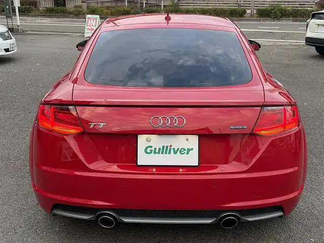 アウディ ＴＴクーペ 2．0 TFSI クワトロ 京都府 2015(平27)年 2.6万km ブリリアントレッド  4WDターボ/ Sラインパッケージ/ アシスタンスパッケージ/ ワンオーナー/ Sラインアルカンターラ/革コンビシート/・　前席パワーシート/ バーチャルコックピット12.3インチフル液晶メーター/・　MMIナビゲーション/・　フルセグ/CD/DVD/BTオーディオ/・　リヤビューカメラ/ 前後パーキングシステム/ クルーズコントロール/ パドルシフト/ 純正18インチアルミホイール/ スマートキー２個/ ETC2.0/ 横滑り防止機能/ LEDヘッドランプ/ 車両取説/ 新車時保証書
