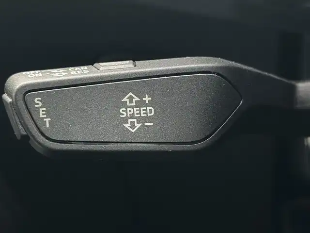 アウディ ＴＴクーペ 2．0 TFSI クワトロ 京都府 2015(平27)年 2.6万km ブリリアントレッド  4WDターボ/ Sラインパッケージ/ アシスタンスパッケージ/ ワンオーナー/ Sラインアルカンターラ/革コンビシート/・　前席パワーシート/ バーチャルコックピット12.3インチフル液晶メーター/・　MMIナビゲーション/・　フルセグ/CD/DVD/BTオーディオ/・　リヤビューカメラ/ 前後パーキングシステム/ クルーズコントロール/ パドルシフト/ 純正18インチアルミホイール/ スマートキー２個/ ETC2.0/ 横滑り防止機能/ LEDヘッドランプ/ 車両取説/ 新車時保証書