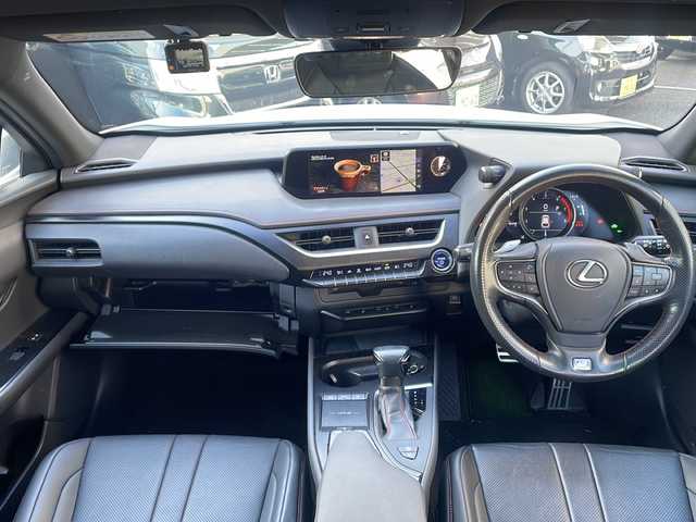 レクサス ＵＸ 250h Fスポーツ 大阪府 2019(令1)年 9.9万km ホワイトノーヴァガラスフレーク セーフティセンス/メーカー純正ナビ/バックモニター/ビルトインETC/前後ドライブレコーダー/三連眼LEDヘッドライト/フォグランプ/クラランスソナー/前席シートヒーター/ハンドルヒーター/革巻きステアリング/純正マット/保証書/取扱説明書/スペアキー２本