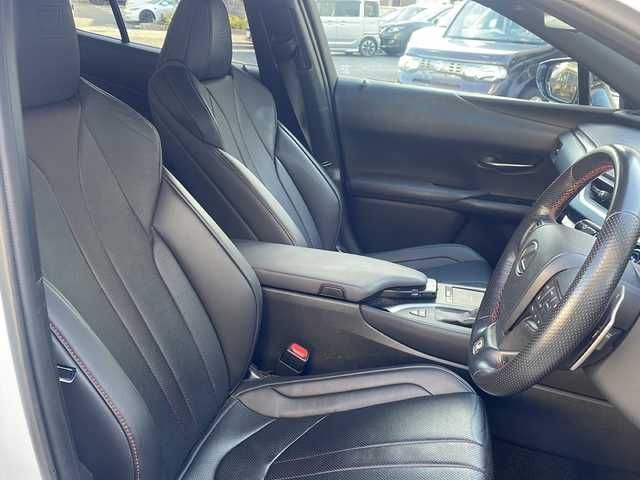 レクサス ＵＸ 250h Fスポーツ 大阪府 2019(令1)年 9.9万km ホワイトノーヴァガラスフレーク セーフティセンス/メーカー純正ナビ/バックモニター/ビルトインETC/前後ドライブレコーダー/三連眼LEDヘッドライト/フォグランプ/クラランスソナー/前席シートヒーター/ハンドルヒーター/革巻きステアリング/純正マット/保証書/取扱説明書/スペアキー２本