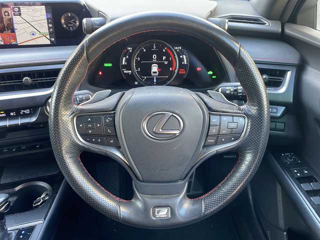 レクサス ＵＸ 250h Fスポーツ 大阪府 2019(令1)年 9.9万km ホワイトノーヴァガラスフレーク セーフティセンス/メーカー純正ナビ/バックモニター/ビルトインETC/前後ドライブレコーダー/三連眼LEDヘッドライト/フォグランプ/クラランスソナー/前席シートヒーター/ハンドルヒーター/革巻きステアリング/純正マット/保証書/取扱説明書/スペアキー２本