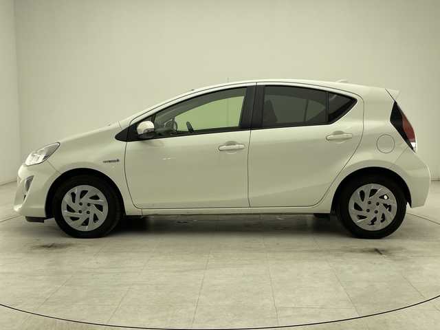 トヨタ アクア S 千葉県 2017(平29)年 7.2万km ライムホワイトパールクリスタルシャイン 禁煙車/純正ナビ/・NSZT-W66T/・CD/DVD/BT/フルセグ/バックカメラ/ウィンカーミラー/ビルトインETC2.0/スマートキー/オートライト/シートリフター/踏み間違い加速抑制システム/プッシュスタート/電動格納ミラー/純正ホイールキャップ/ヘッドライトレベライザー/純正フロアマット