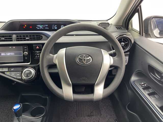 トヨタ アクア S 千葉県 2017(平29)年 7.2万km ライムホワイトパールクリスタルシャイン 禁煙車/純正ナビ/・NSZT-W66T/・CD/DVD/BT/フルセグ/バックカメラ/ウィンカーミラー/ビルトインETC2.0/スマートキー/オートライト/シートリフター/踏み間違い加速抑制システム/プッシュスタート/電動格納ミラー/純正ホイールキャップ/ヘッドライトレベライザー/純正フロアマット