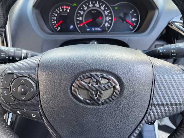 トヨタ ヴォクシー ZS 神奈川県 2017(平29)年 5.2万km ホワイトパールクリスタルシャイン ワンオーナー/全周囲TRDエアロパーツ/純正SDナビ【NSZT-Y66T】/・DTV/ラジオ/CD/DVD/BT/純正後席モニター【V12T-R66C】/バックカメラ/ビルトインETC/前後ドライブレコーダー/片側パワースライドドア/トヨタセーフティセンスC/・プリクラッシュセーフティ/・レーンディパーチャーアラート/・オートマチックハイビーム/・先行車発進告知機能/トラクションコントロールシステム/クルーズコントロール/盗難防止装置/社外デジタルインナーミラー/社外17インチAW【Weds：レオニス】/社外4本出しマフラー/社外エアクリーナー/社外ステアリング/社外車高調/社外サスペンション/社外フロアマット/MTモード付AT/オートライト/純正LEDヘッドライト/フォグランプ/アイドリングストップ/プッシュEgスタート/ストップ/スマートキー×2/ターンランプ付オートリトラミラー/TRD製ドアバイザー/社外フロアマット/取扱説明書/ナビ取扱説明書/新車時保証書