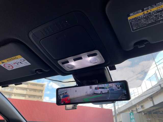 トヨタ ヴォクシー ZS 神奈川県 2017(平29)年 5.2万km ホワイトパールクリスタルシャイン ワンオーナー/全周囲TRDエアロパーツ/純正SDナビ【NSZT-Y66T】/・DTV/ラジオ/CD/DVD/BT/純正後席モニター【V12T-R66C】/バックカメラ/ビルトインETC/前後ドライブレコーダー/片側パワースライドドア/トヨタセーフティセンスC/・プリクラッシュセーフティ/・レーンディパーチャーアラート/・オートマチックハイビーム/・先行車発進告知機能/トラクションコントロールシステム/クルーズコントロール/盗難防止装置/社外デジタルインナーミラー/社外17インチAW【Weds：レオニス】/社外4本出しマフラー/社外エアクリーナー/社外ステアリング/社外車高調/社外サスペンション/社外フロアマット/MTモード付AT/オートライト/純正LEDヘッドライト/フォグランプ/アイドリングストップ/プッシュEgスタート/ストップ/スマートキー×2/ターンランプ付オートリトラミラー/TRD製ドアバイザー/社外フロアマット/取扱説明書/ナビ取扱説明書/新車時保証書