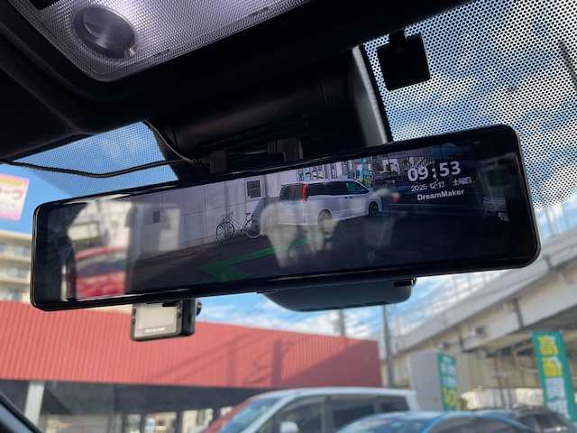 トヨタ ヴォクシー ZS 神奈川県 2017(平29)年 5.2万km ホワイトパールクリスタルシャイン ワンオーナー/全周囲TRDエアロパーツ/純正SDナビ【NSZT-Y66T】/・DTV/ラジオ/CD/DVD/BT/純正後席モニター【V12T-R66C】/バックカメラ/ビルトインETC/前後ドライブレコーダー/片側パワースライドドア/トヨタセーフティセンスC/・プリクラッシュセーフティ/・レーンディパーチャーアラート/・オートマチックハイビーム/・先行車発進告知機能/トラクションコントロールシステム/クルーズコントロール/盗難防止装置/社外デジタルインナーミラー/社外17インチAW【Weds：レオニス】/社外4本出しマフラー/社外エアクリーナー/社外ステアリング/社外車高調/社外サスペンション/社外フロアマット/MTモード付AT/オートライト/純正LEDヘッドライト/フォグランプ/アイドリングストップ/プッシュEgスタート/ストップ/スマートキー×2/ターンランプ付オートリトラミラー/TRD製ドアバイザー/社外フロアマット/取扱説明書/ナビ取扱説明書/新車時保証書