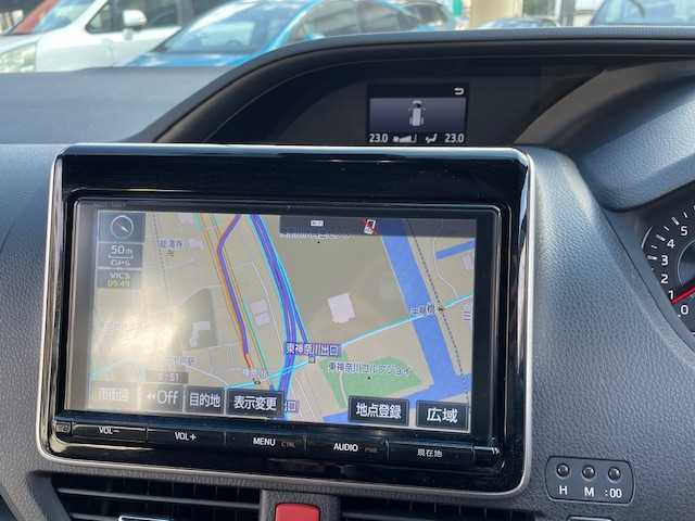 トヨタ ヴォクシー ZS 神奈川県 2017(平29)年 5.2万km ホワイトパールクリスタルシャイン ワンオーナー/全周囲TRDエアロパーツ/純正SDナビ【NSZT-Y66T】/・DTV/ラジオ/CD/DVD/BT/純正後席モニター【V12T-R66C】/バックカメラ/ビルトインETC/前後ドライブレコーダー/片側パワースライドドア/トヨタセーフティセンスC/・プリクラッシュセーフティ/・レーンディパーチャーアラート/・オートマチックハイビーム/・先行車発進告知機能/トラクションコントロールシステム/クルーズコントロール/盗難防止装置/社外デジタルインナーミラー/社外17インチAW【Weds：レオニス】/社外4本出しマフラー/社外エアクリーナー/社外ステアリング/社外車高調/社外サスペンション/社外フロアマット/MTモード付AT/オートライト/純正LEDヘッドライト/フォグランプ/アイドリングストップ/プッシュEgスタート/ストップ/スマートキー×2/ターンランプ付オートリトラミラー/TRD製ドアバイザー/社外フロアマット/取扱説明書/ナビ取扱説明書/新車時保証書