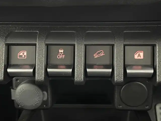 スズキ ジムニー シエラ JL 埼玉県 2024(令6)年 0.5万km ジャングルグリーン 4WD/純正8インチディスプレイオーディオ/ 地デジTV Bluetooth/スズキデュアルブレーキシステム/レーンキープアシスト/クリアランスソナー /シートヒーター/純正マッドフラップ/純正シートカバー/純正ノーマルタイヤ/ビルトインETC/スマートキー