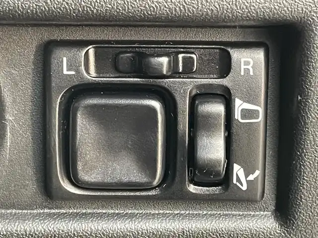 スズキ ジムニー シエラ JL 埼玉県 2024(令6)年 0.5万km ジャングルグリーン 4WD/純正8インチディスプレイオーディオ/ 地デジTV Bluetooth/スズキデュアルブレーキシステム/レーンキープアシスト/クリアランスソナー /シートヒーター/純正マッドフラップ/純正シートカバー/純正ノーマルタイヤ/ビルトインETC/スマートキー